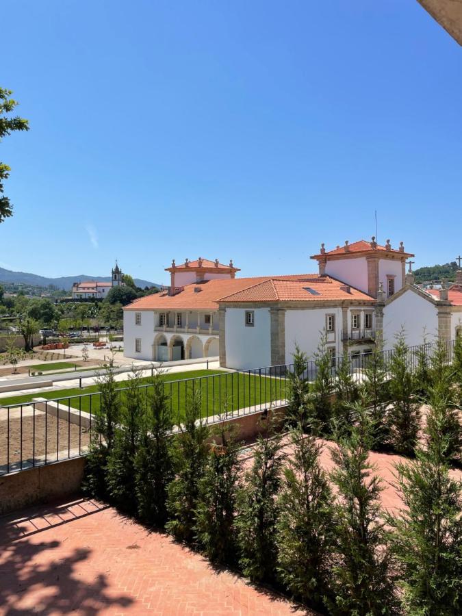 Solar Do Requeijo By Luna Hotels & Resorts Arcos de Valdevez Eksteriør billede The Pazo of the Dukes of Cadaval, in the municipality of Vila Viçosa, where the family lived for many years.